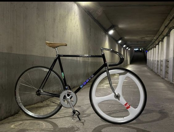 9225dd2b887e100a3df80cf339395a03.jpg.9afeb3200fdb926d6de1c2366e22810a.jpg